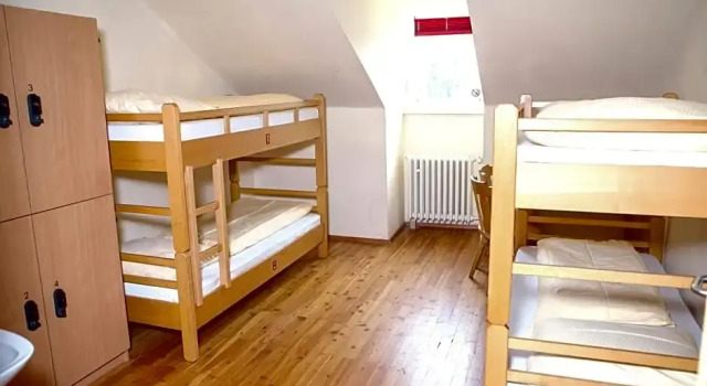 YoHo - International Youth Hostel, Забронировать Хостел Отели Окрестностей Зальцбурга с парковкой, рядом с Дом Моцарта, Парковка