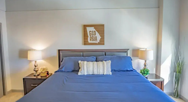 2br Fully Furnished Apartment In Midtown Atlanta 2 Bedroom Apts by RedAwning, Забронировать Апартаменты/квартира Апартаменты Атланта, рядом с Children's Museum of Atlanta, Апартаменты/квартира