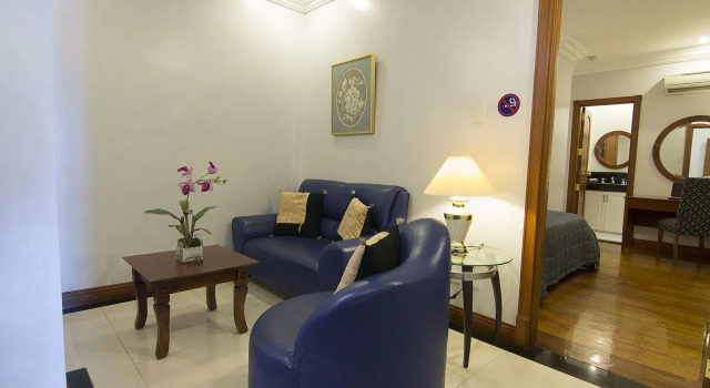 Townhouse OAK Makati Manila Near PNR Pasay Evangelista formerly VIP Suites