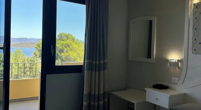 Двухместный номер Standard с балконом и с видом на залив Hotel Cala Dei Pini