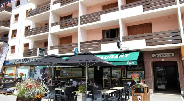Appartement Serre Chevalier, 1 pièce, 4 personnes - FR-1-330F-120, Rezerwuj Apartament Hotele w Serre Chevalier z basenem, Basen