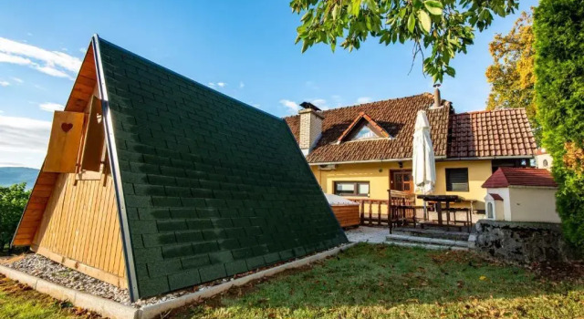 Holiday home in Novo Mesto - Dolenjska Bela krajina Unter- Weißkrain 42895, Prenota Hotel Hotel a Dolenjska con parcheggio, Parcheggio