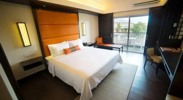 Двухместный номер Deluxe с балконом и с видом на бассейн BE Grand Resort, Bohol