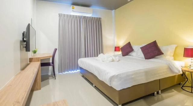 H Hotel Phrasing