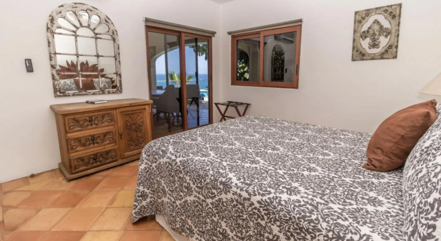 Casa Tranquila ❀❀❀❀❀ Only Steps to The Ocean | 5-bedrooms, Sleeps 9