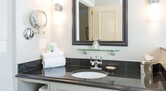 Четырёхместный номер Traditional French Quarter Inn