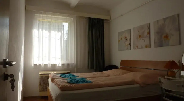 Plaza Rooms