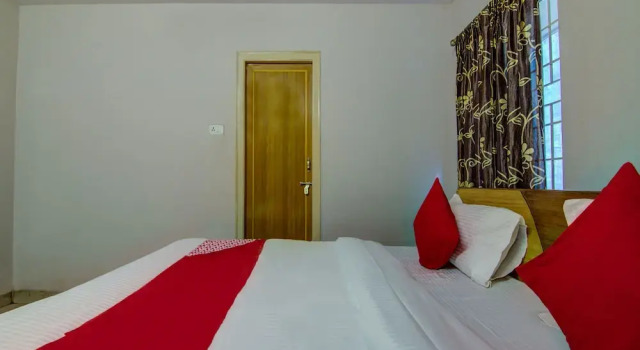 OYO 14910 Sri Ganesh Swathi Residency, Rezerwuj Hotel Hotele w Andhra Pradesh z parkingiem, Parking