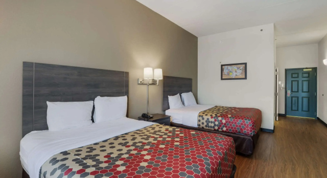 Четырёхместный номер Standard Econo Lodge Inn & Suites Marianna South
