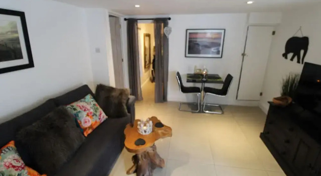 Beautiful Cosy 1 Bedroom Basement Apartment