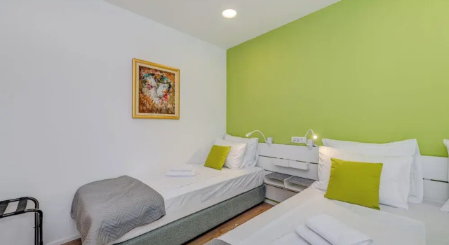 Pomak Luxury Rooms, Забронировать Отель Отели Сплита 4 звезды, рядом с Паромный порт Сплит, 4*