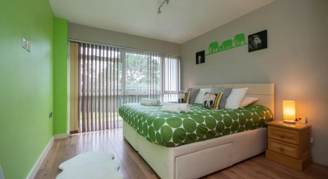 Fairwinds in Poole With 2 Bedrooms and 1 Bathrooms, Book Hotel Poole Dorset