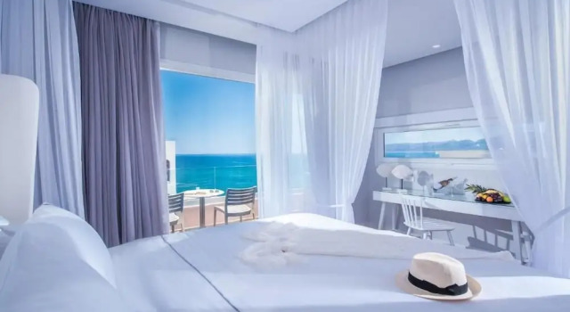 Полулюкс с балконом Mari Kristin Beach Hotel
