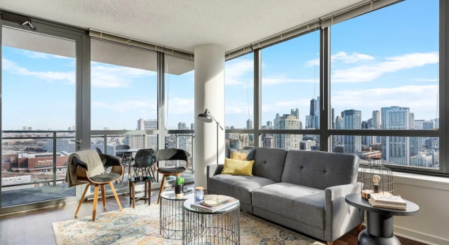 West Loop Luxe 2BR Balcony Skyline Views, Забронировать Апартаменты/квартира Апартаменты Чикаго, рядом с Клинтон, Апартаменты/квартира