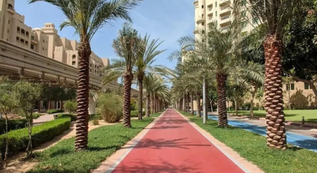 Апартаменты Luxe 1BR w Palm Skyline View Easy Mall Access