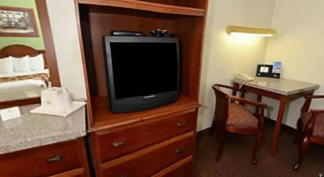 Clarion Hotel, Buchen Sie Hotel SPA-Hotels in Kalamazoo, SPA