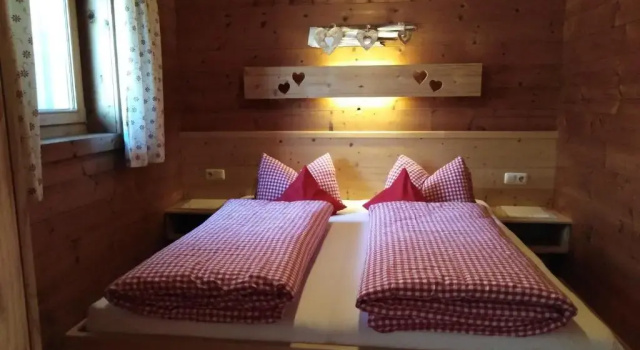 Апартаменты с 2 комнатами с балконом Wörglerhofs Hüttenapartments mit Kachelofen Farm Stay
