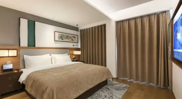 Люкс Qianna Hotel (Zhengzhou Erqi Square Dennis David City)