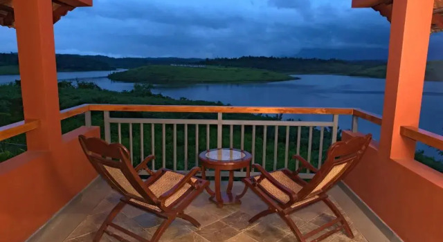 Вилла с видом на озеро Vistara Resort