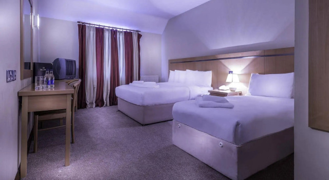 Queens Hotel, Prenota Hotel Ennis 