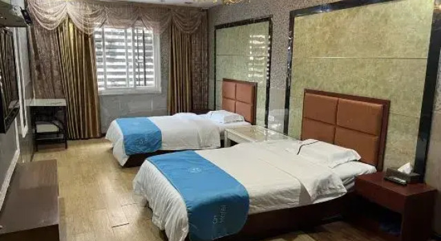 Jindu Holiday Hotel, Varaa Hotelli Hotellit Sichuan pysäköinnillä, Pysäköinti