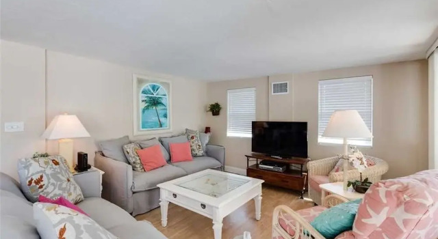 Tropical Paradise Manor - Four Bedroom Home