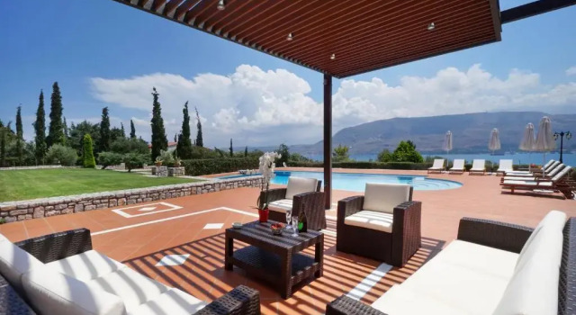 Вилла Villa Thealassa - Hanging Over the Sea by etouri