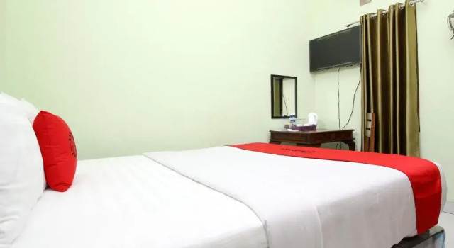 Номер Standard RedDoorz Plus near Taman Sari
