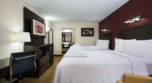Четырёхместный номер Premium Red Roof Inn PLUS+ Birmingham East   Irondale/Airport