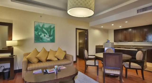 Люкс Crown Regency c 1 комнатой Crown Regency Hotel & Towers