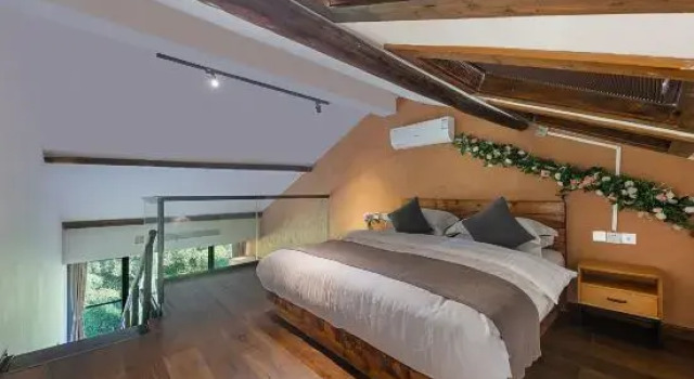 Люкс Дуплекс с балконом Cloudy Stay Hotel