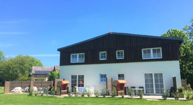 Апартаменты Ferienwohnung 3, EG, Hof zur Sonnenseite Fehmarn