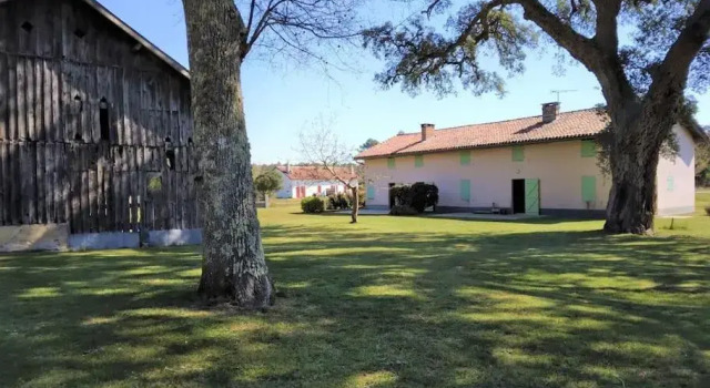 Le Petit Frouas Sud, Prenota Appartamento Hotel a Aquitania con parcheggio, Parcheggio
