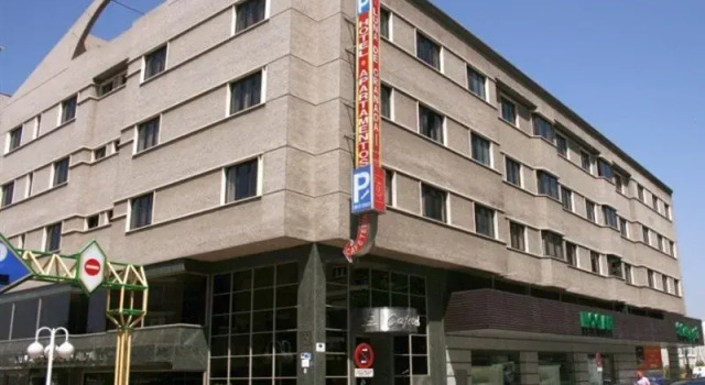 Hotel M.A. Luna Arabial, Забронировать Апартаменты/квартира Отели Гранады с бассейном, рядом с Парк Фредерико Гарсия Лорки, Бассейн