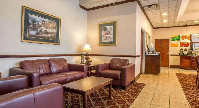 Quality Inn Suwanee, Varaa Hotelli Suwanee Georgia