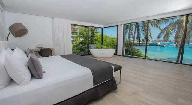 Номер Luxury Golden Bay Galapagos