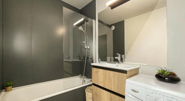 HOMEY WOOD - New - Appartement avec une chambre - Parking privé gratuit - Balcon privé - A 5 min de la gare pour rejoindre Genève