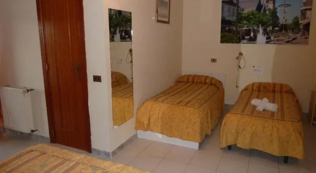 Hotel Mariagrazia, Varaa Hotelli Calopezzati Calabria