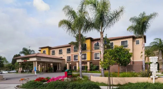 Двухместный люкс с 2 комнатами Courtyard by Marriott San Luis Obispo