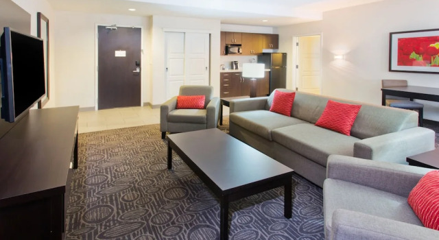 Люкс c 1 комнатой Holiday Inn Hotel & Suites Red Deer by IHG