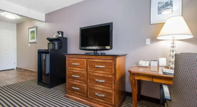 Трёхместный номер Standard Ramada Bayside Inn & Suites Eureka