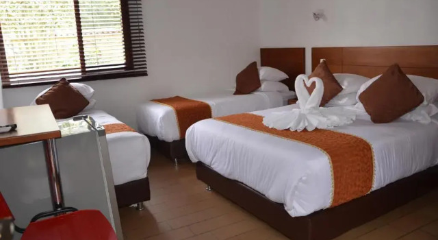 Santiago Diaz Piedrahita, Prenota Hotel Villa de Leyva Boyacá