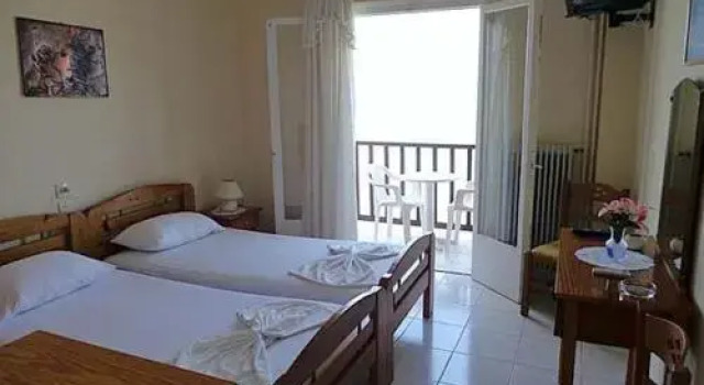 Akti, Book Hotel Mouresi 