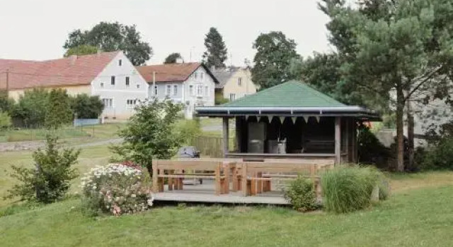 U Devíti vidlí, Book Hotel Hoteller i Pšov med parkering, Parkering