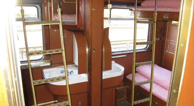 Кровать в общем номере Train Lodge Amsterdam