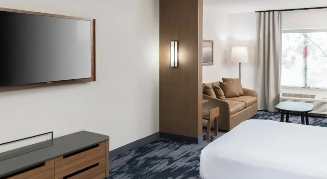 Люкс Отель Fairfield by Marriott Inn & Suites Savannah I-95 North