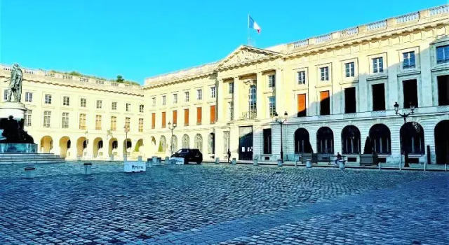 Charme de l'ancien pour cet appartement entièrement rénové dans l'hypercentre de Reims, Rezerwuj Apartament Reims Champagne