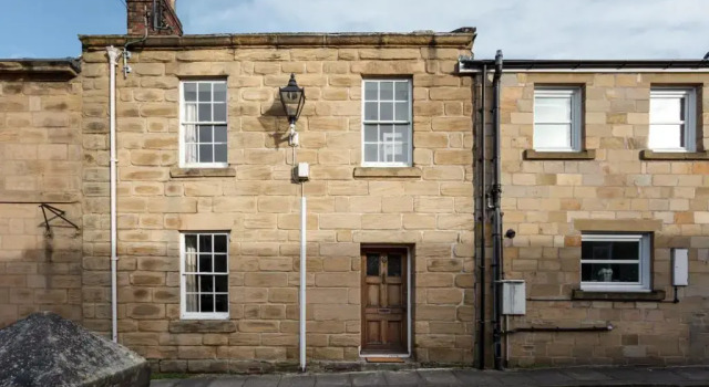 Luxe Design - Grade II Listed Cottage - Heart of Alnwick, Забронировать Бутик-отель Отели в центре Алник, в центре, Парковка