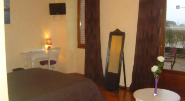Двухместный номер Standard Logis Hôtel Les 3B