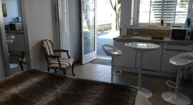 Студия Chambres dHôtes de luxe Côté Parc-Côté Jardin avec parking privé gratuit